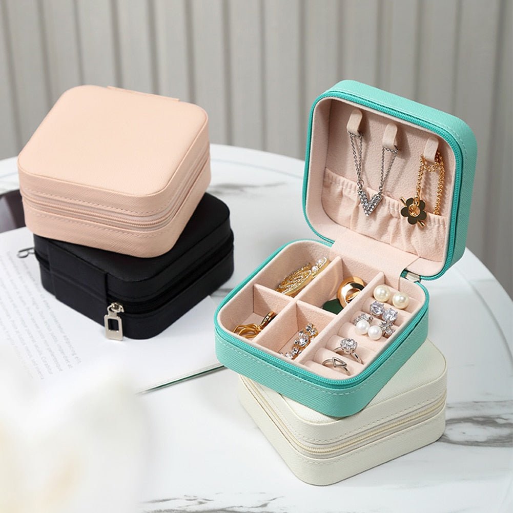 Virelle Maison - Boîte à bijoux de voyage compacte en similicuir texturé | Virelle Maison
