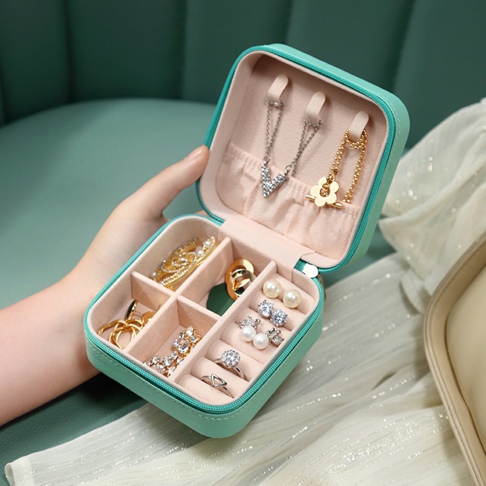 Virelle Maison - Boîte à bijoux de voyage compacte en similicuir texturé | Virelle Maison