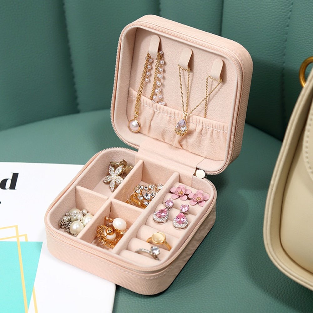 Virelle Maison - Boîte à bijoux de voyage compacte en similicuir texturé | Virelle Maison