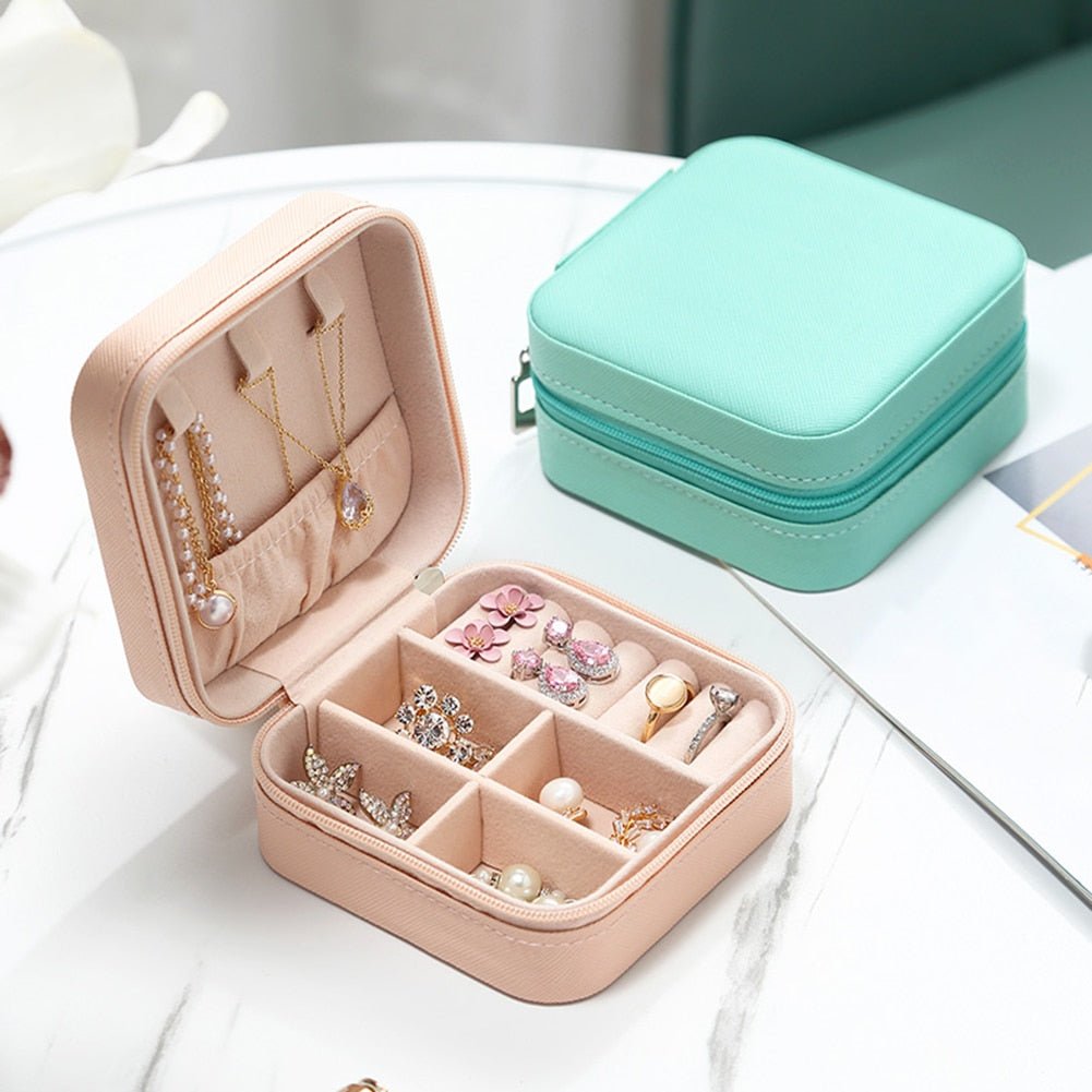 Virelle Maison - Boîte à bijoux de voyage compacte en similicuir texturé | Virelle Maison