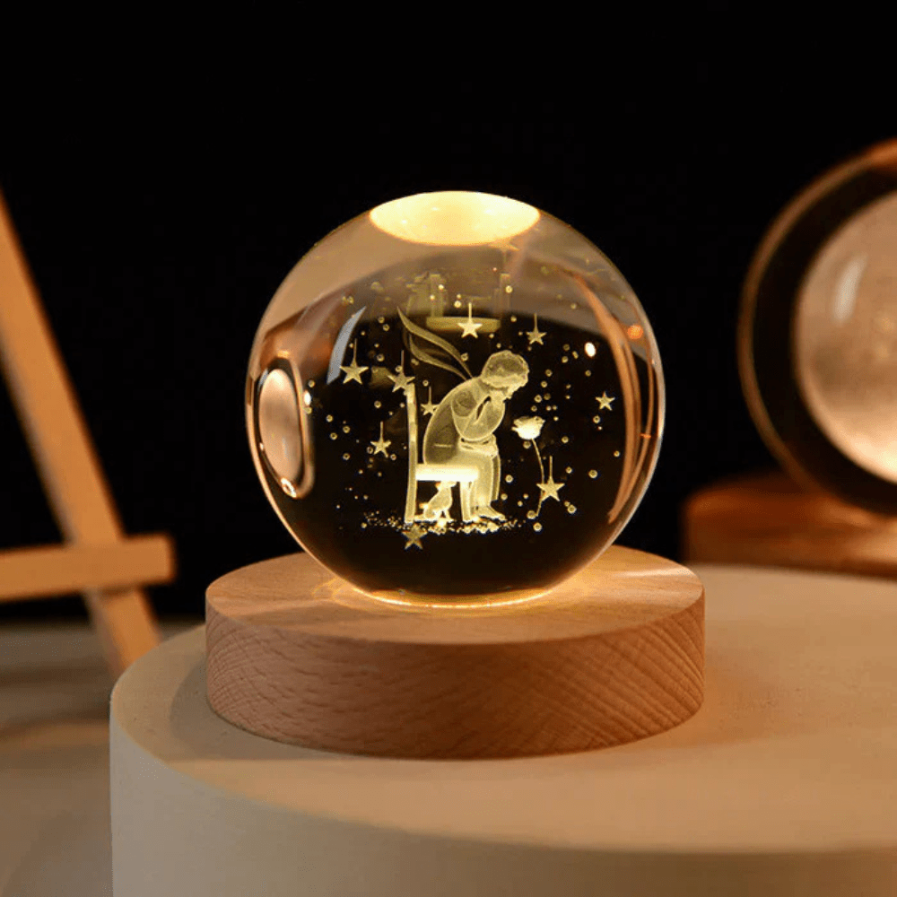 Virelle Maison - Boule lumineuse gravée en verre sur socle en bois | Virelle Maison