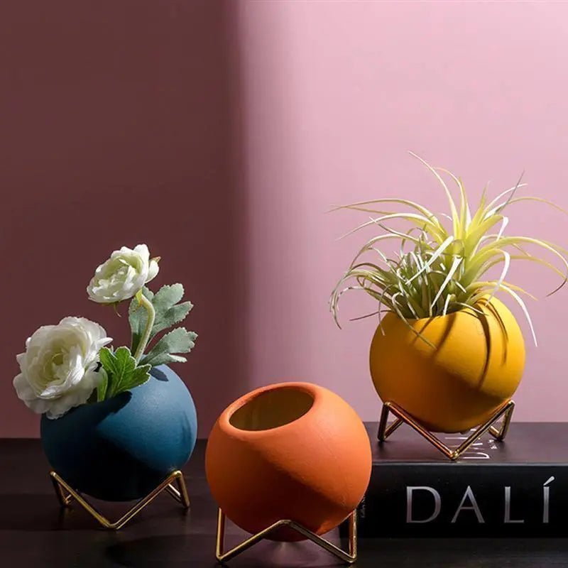 Virelle Maison - Cache - pot en céramique texturée sur pied en métal | Virelle Maison