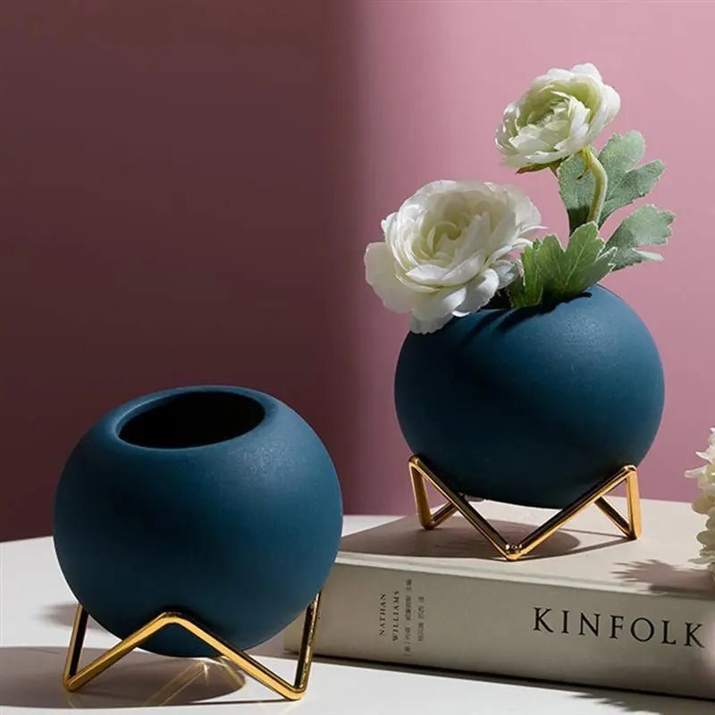 Virelle Maison - Cache - pot en céramique texturée sur pied en métal | Virelle Maison