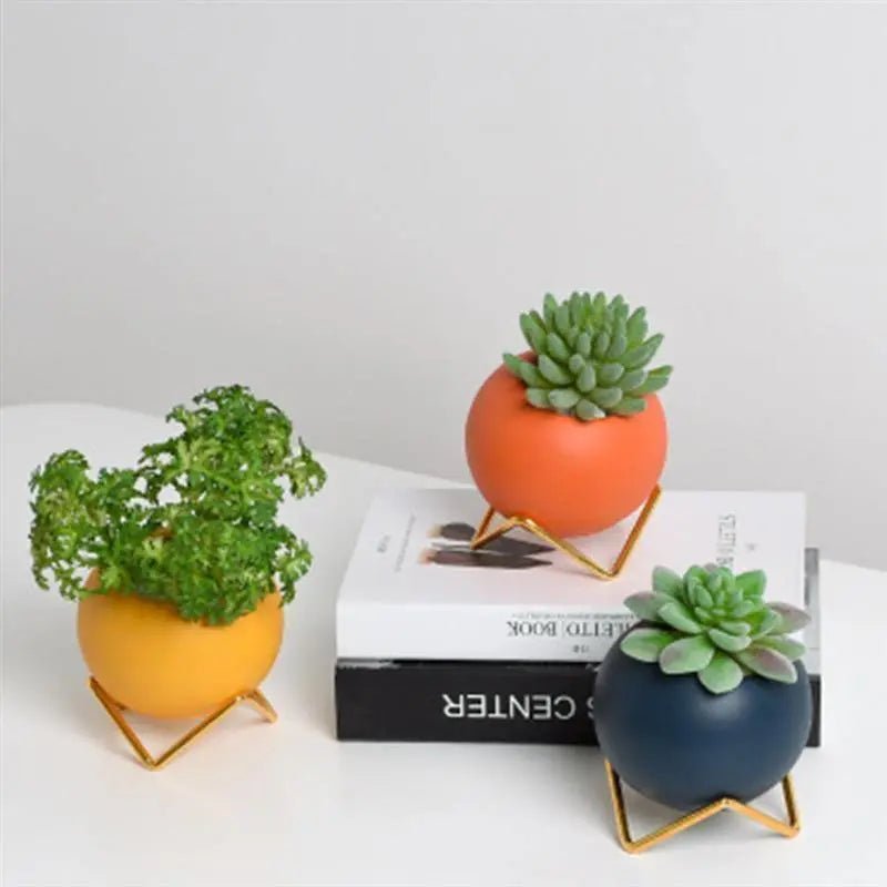 Virelle Maison - Cache - pot en céramique texturée sur pied en métal | Virelle Maison