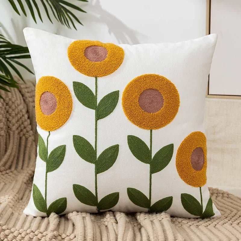 Virelle Maison - Housse de coussin en coton brodé – Motif floral rustique | Virelle Maison