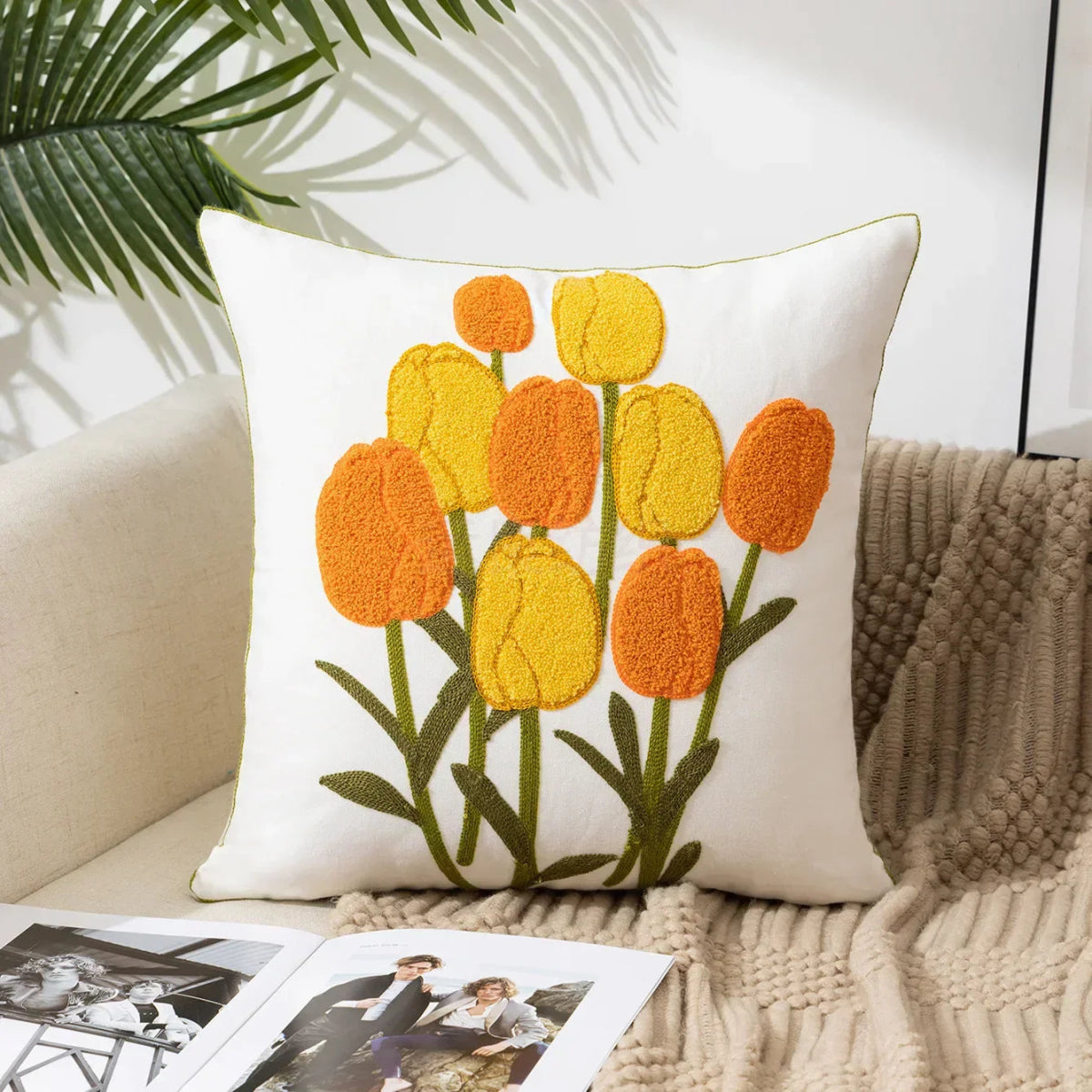 Virelle Maison - Housse de coussin en coton brodé – Motif floral rustique | Virelle Maison