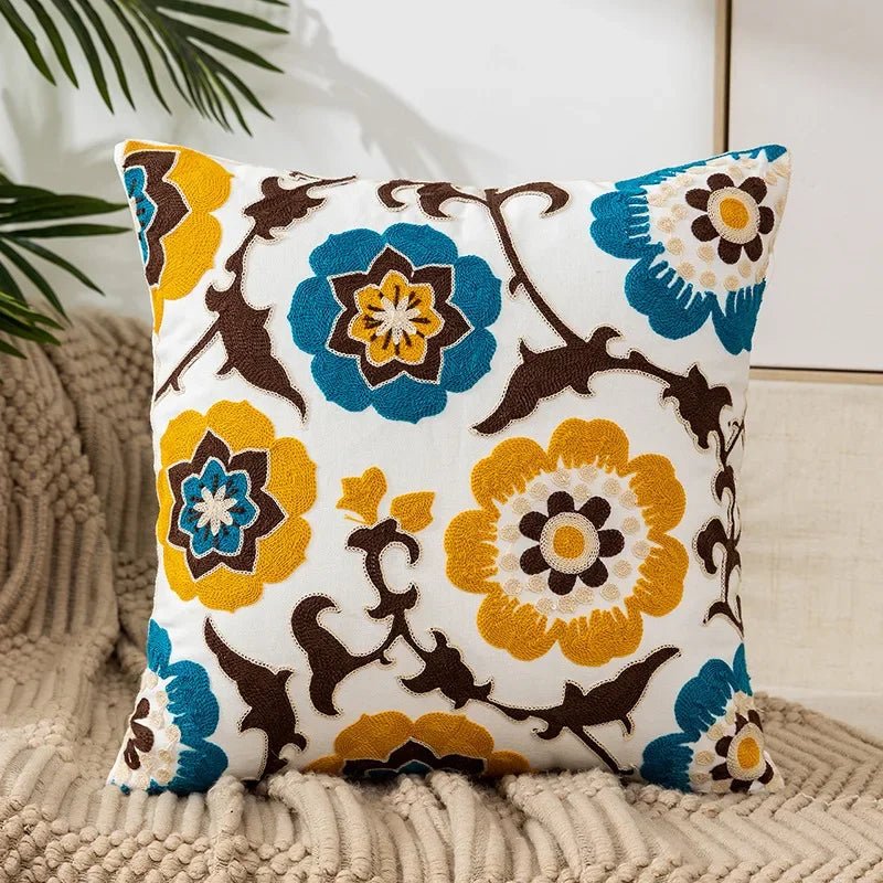 Virelle Maison - Housse de coussin en coton brodé – Motif floral rustique | Virelle Maison