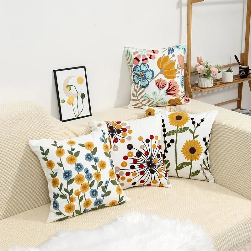 Virelle Maison - Housse de coussin en coton brodé – Motif floral rustique | Virelle Maison