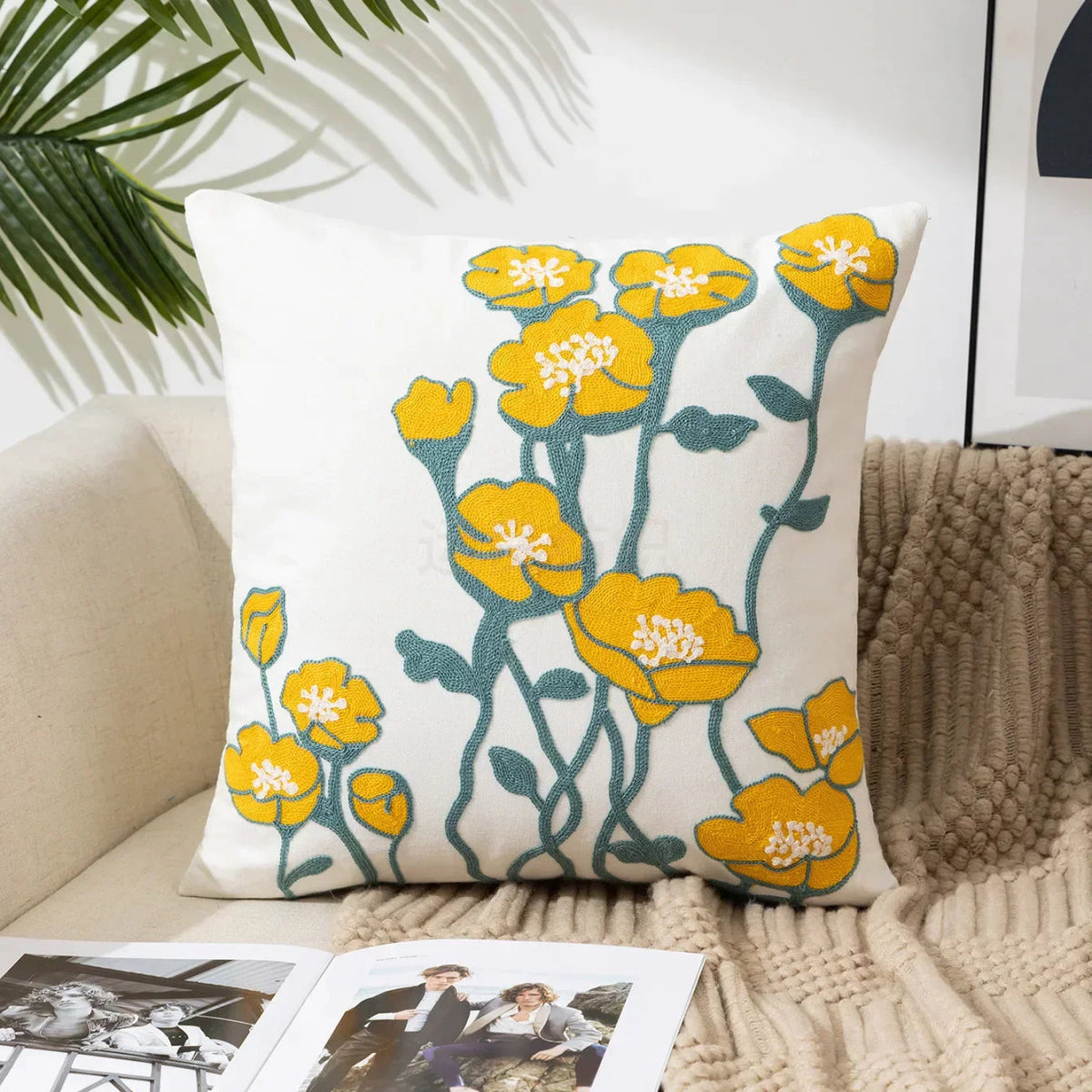 Virelle Maison - Housse de coussin en coton brodé – Motif floral rustique | Virelle Maison