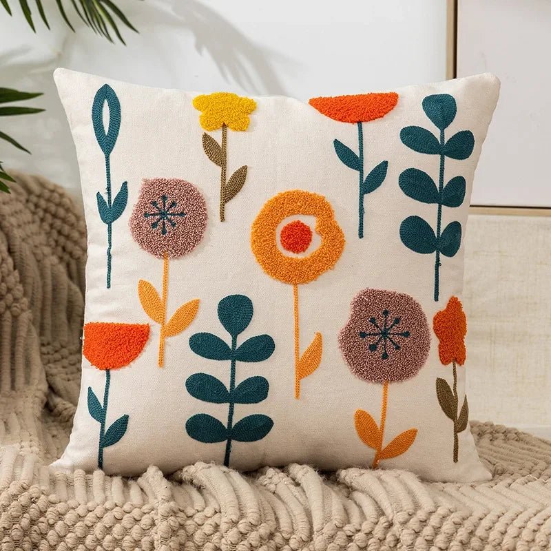 Virelle Maison - Housse de coussin en coton brodé – Motif floral rustique | Virelle Maison