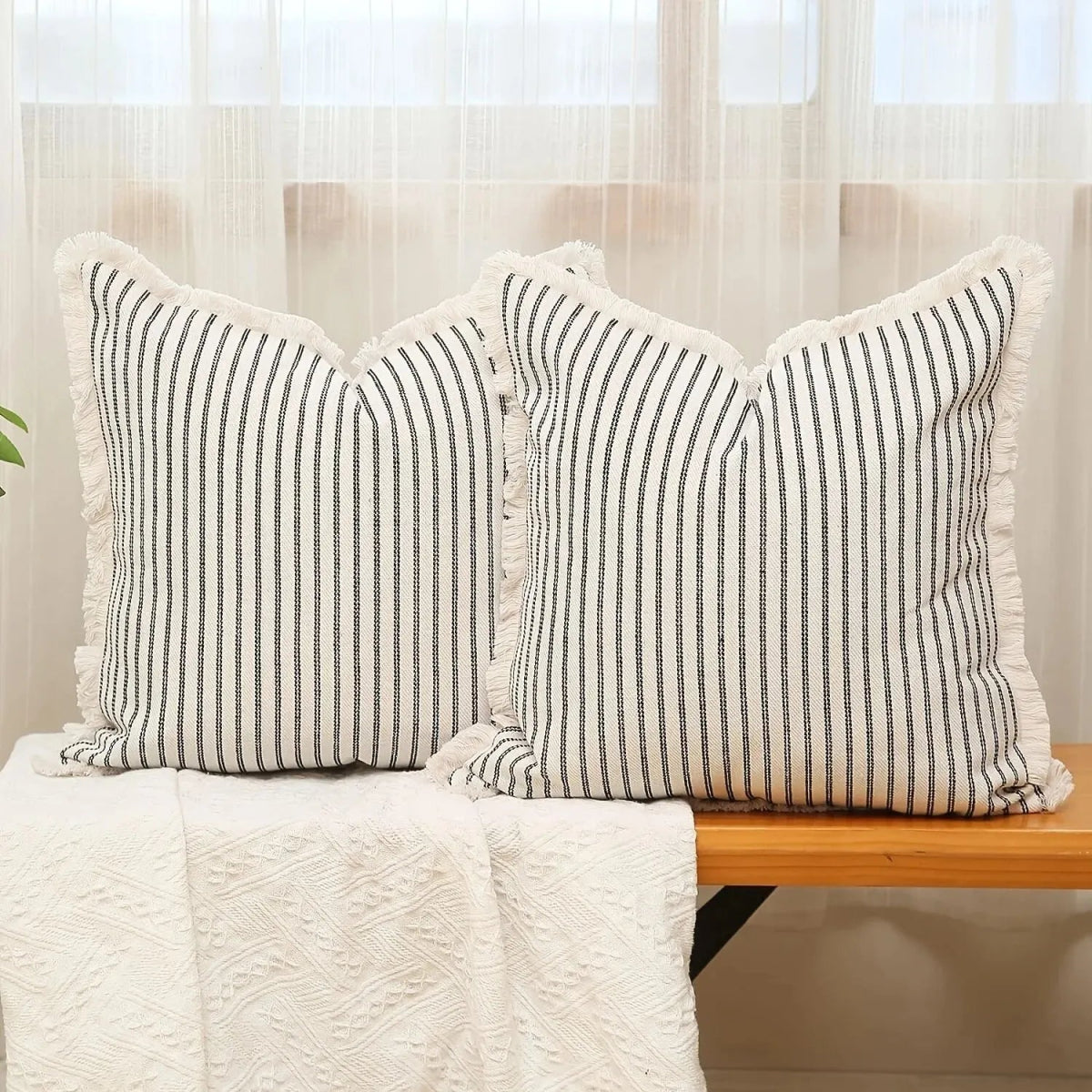 Virelle Maison - Housse de coussin jacquard avec finition volantée blanche | Virelle Maison