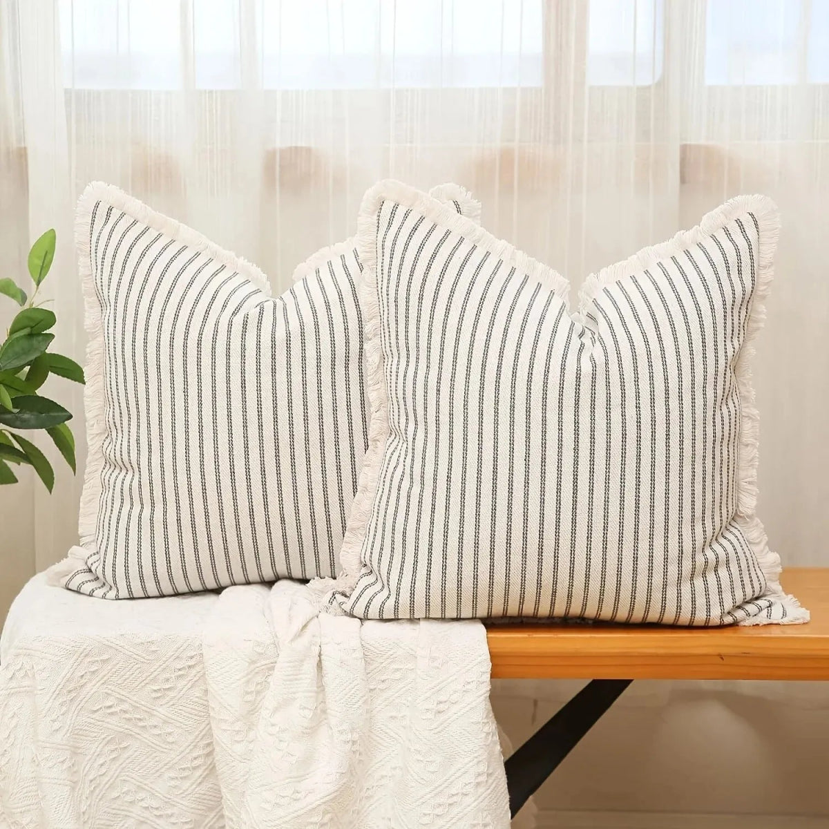 Virelle Maison - Housse de coussin jacquard avec finition volantée blanche | Virelle Maison