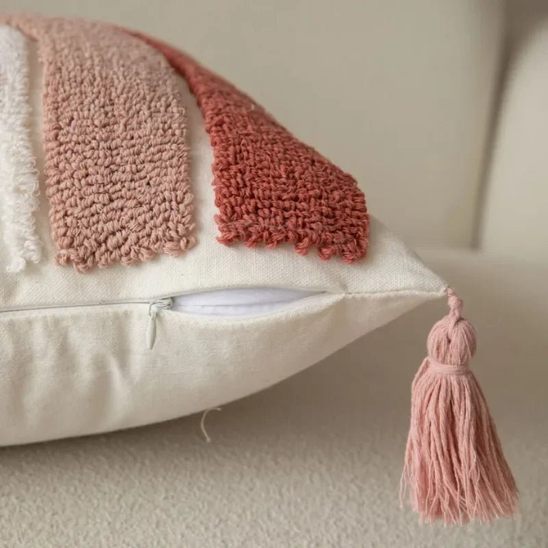 Virelle Maison - Housse de coussin tuftée à motifs géométriques brodés | Virelle Maison