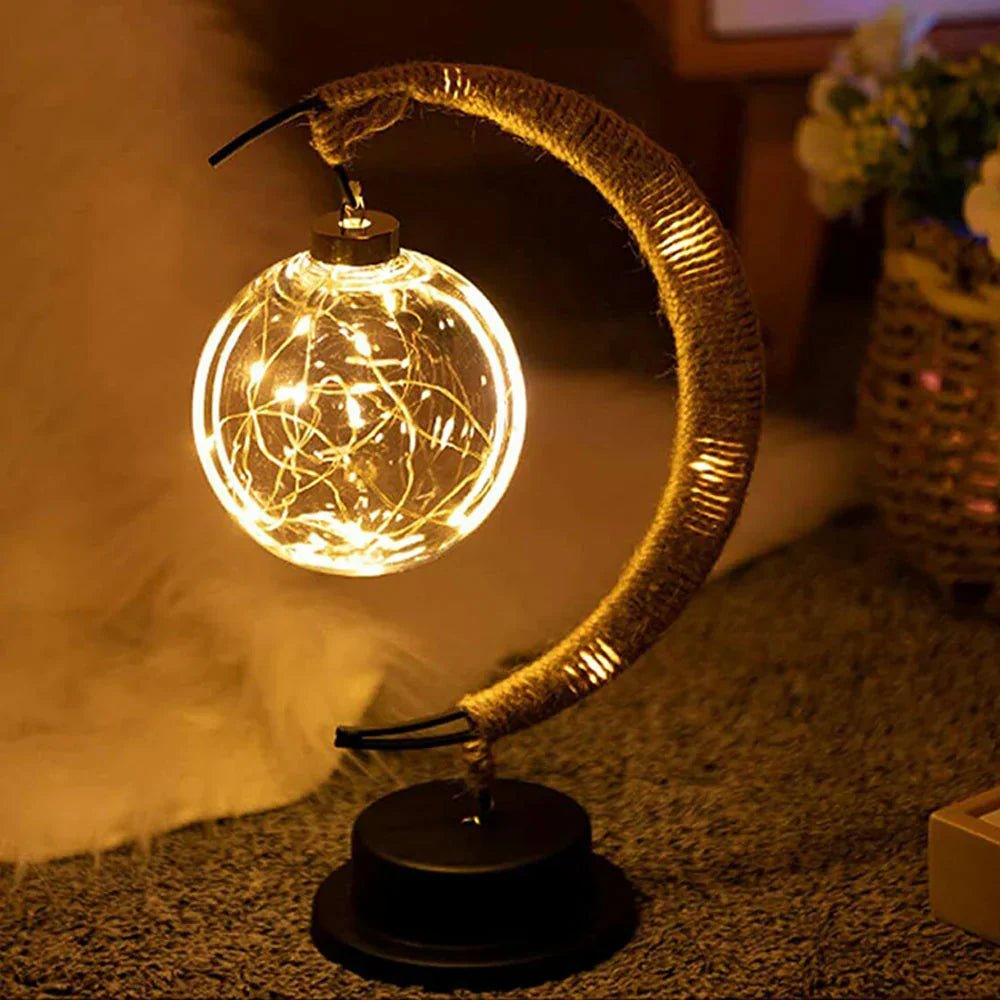 Virelle Maison - Lampe d’ambiance LED sur socle lunaire en métal et corde tressée | Virelle Maison