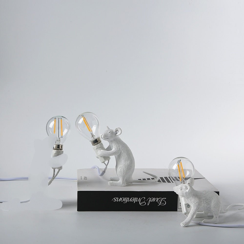 Virelle Maison - Lampe de table décorative en résine en forme de souris avec ampoule LED