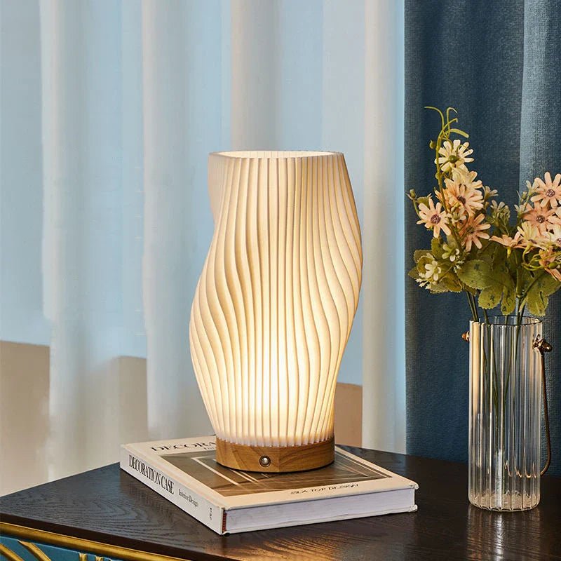 Virelle Maison - Lampe de table plissée en bois et ABS | Virelle Maison