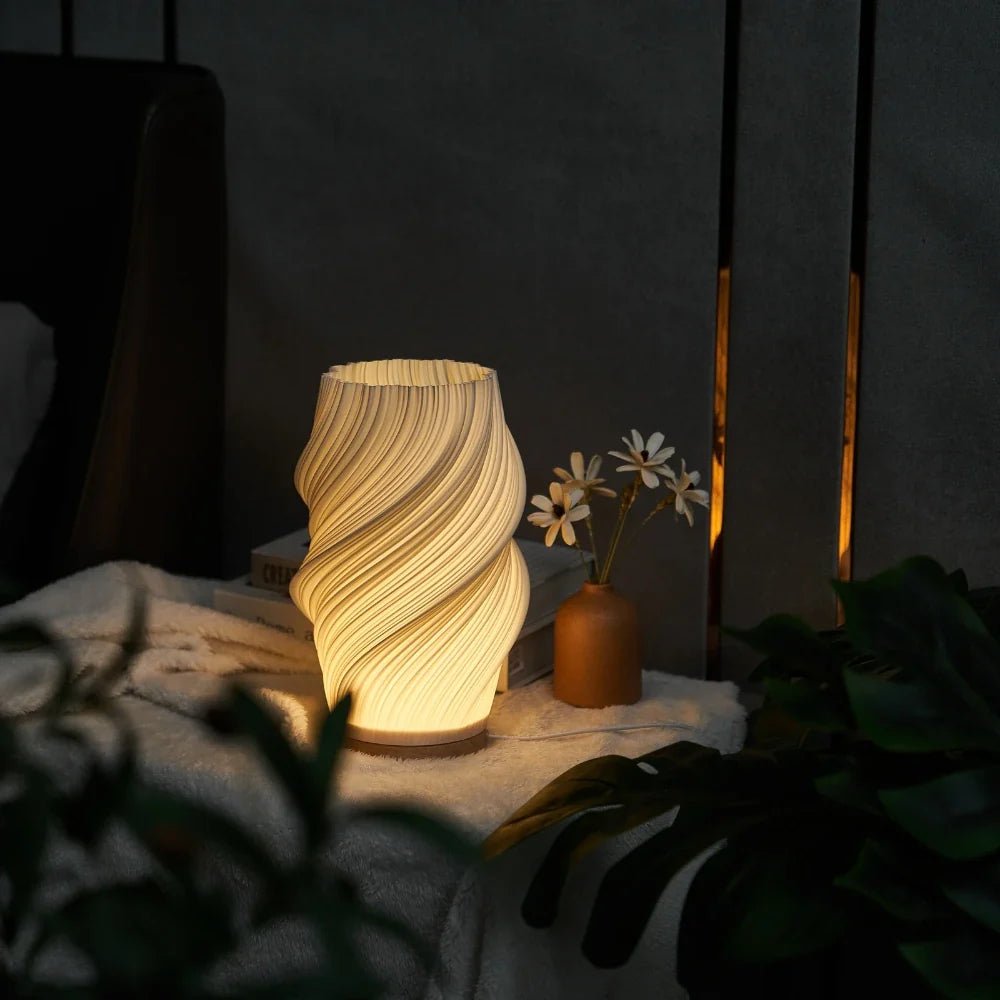 Virelle Maison - Lampe de table plissée en bois et ABS | Virelle Maison