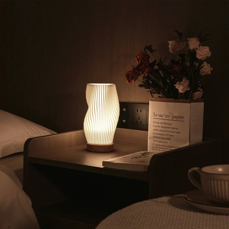 Virelle Maison - Lampe de table plissée en bois et ABS | Virelle Maison