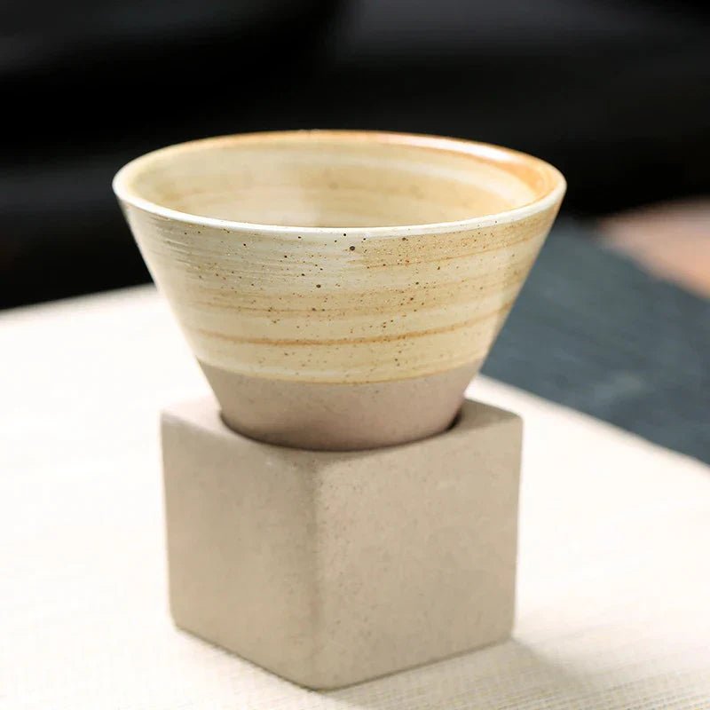 Virelle Maison - Tasse en céramique japonaise faite main, forme conique | Virelle Maison