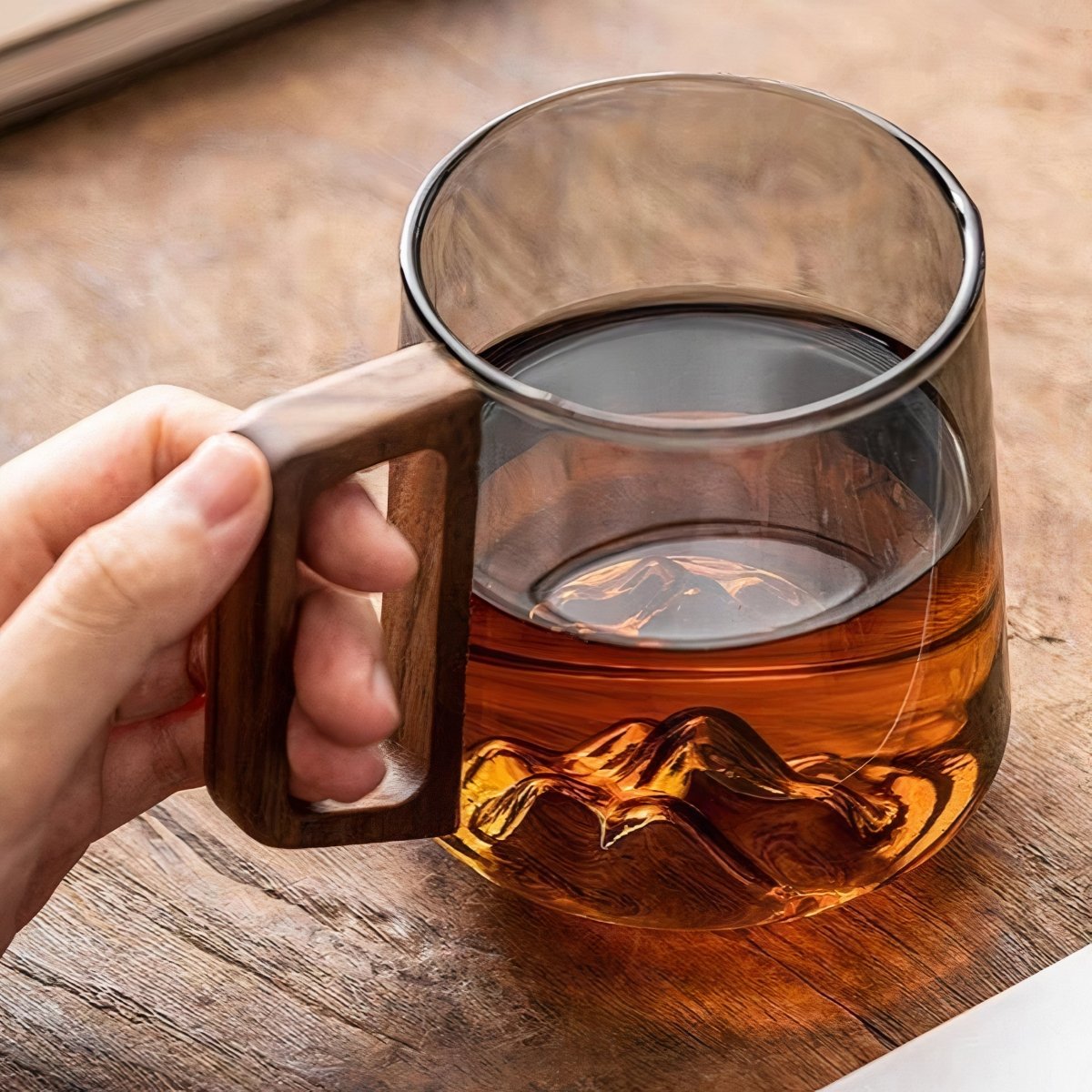 Virelle Maison - Tasses à café inclinées en verre fumé avec poignée en noyer