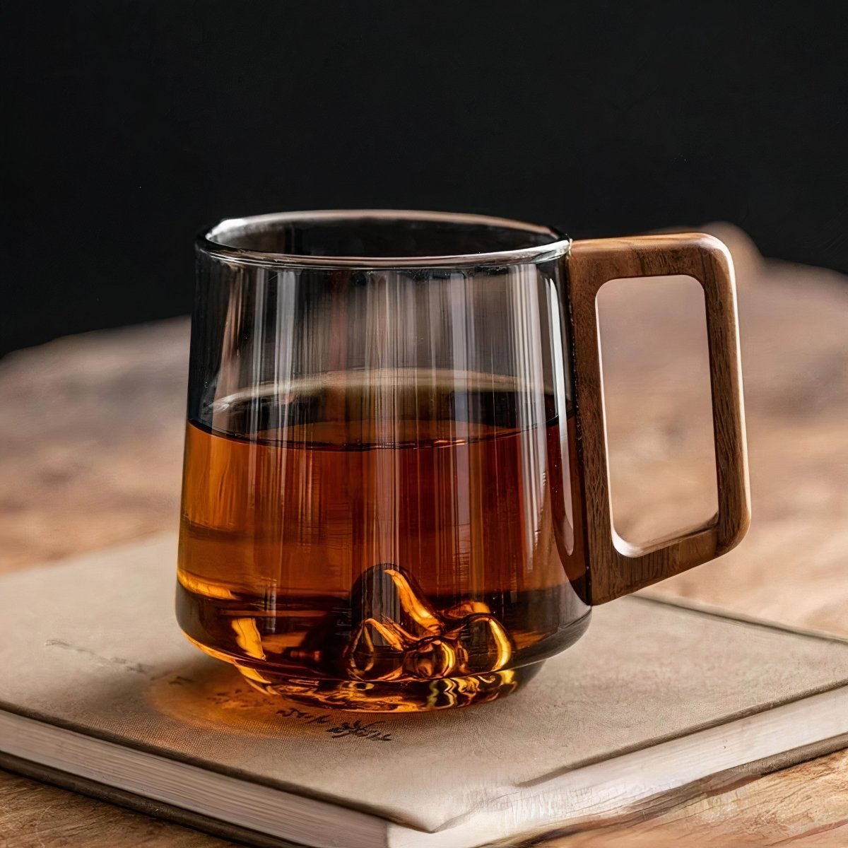 Virelle Maison - Tasses à café inclinées en verre fumé avec poignée en noyer