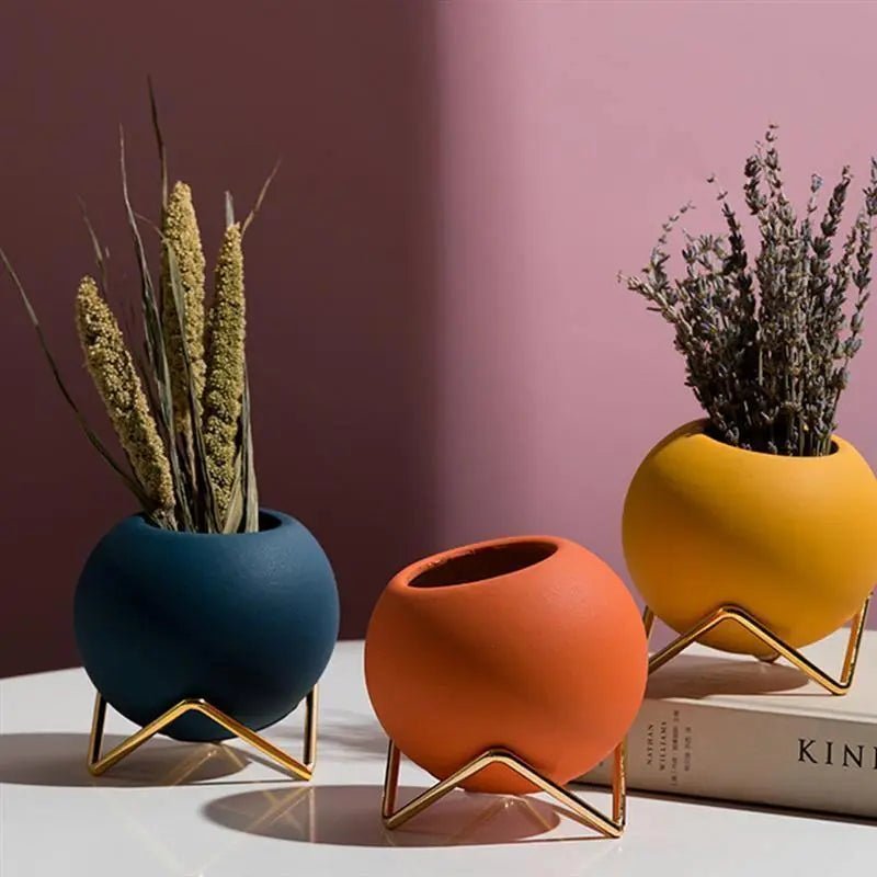 Virelle Maison - Cache - pot en céramique texturée sur pied en métal | Virelle Maison