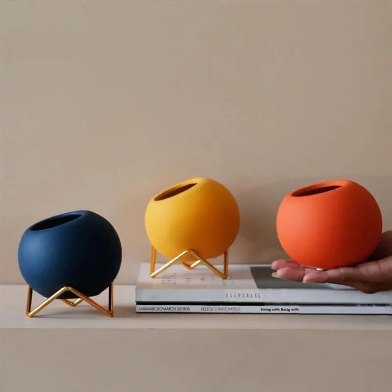 Virelle Maison - Cache - pot en céramique texturée sur pied en métal | Virelle Maison