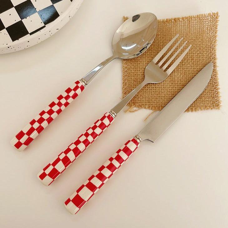 Virelle Maison - Couverts en inox à motif damier, colorés et durables | Virelle Maison
