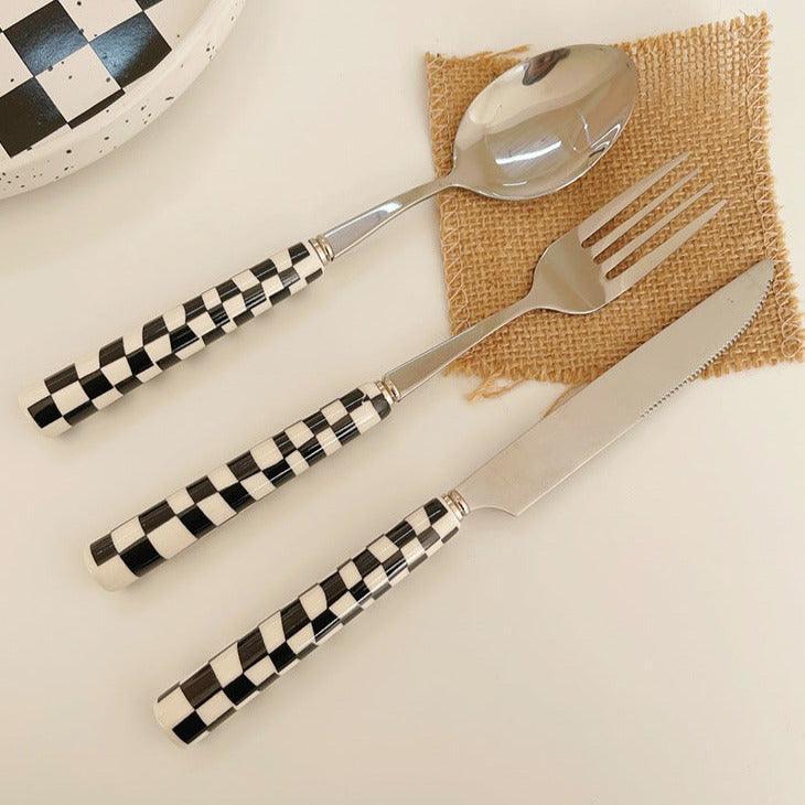 Virelle Maison - Couverts en inox à motif damier, colorés et durables | Virelle Maison
