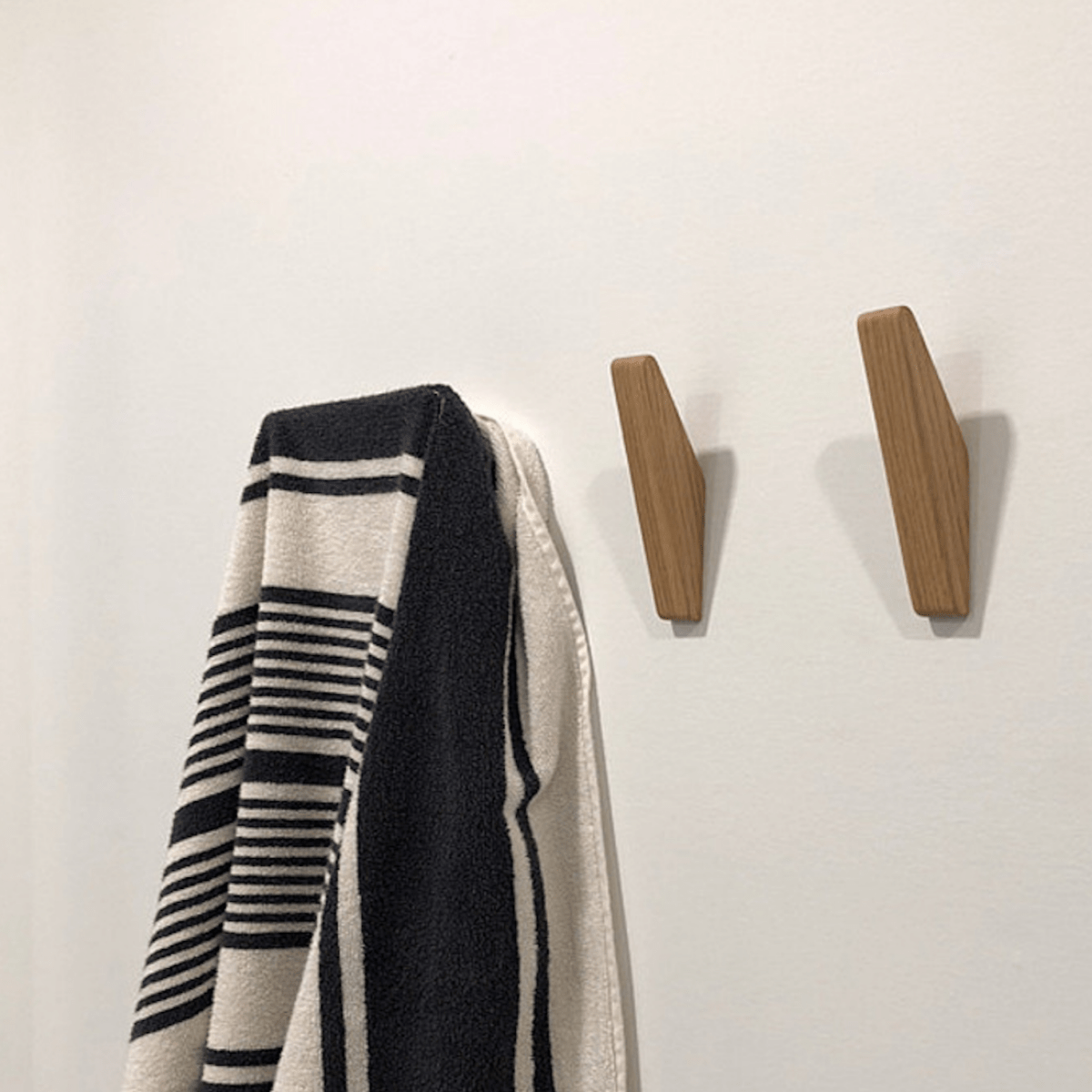 Virelle Maison - Crochets muraux en bois naturel – Lot sculpté à la main | Virelle Maison