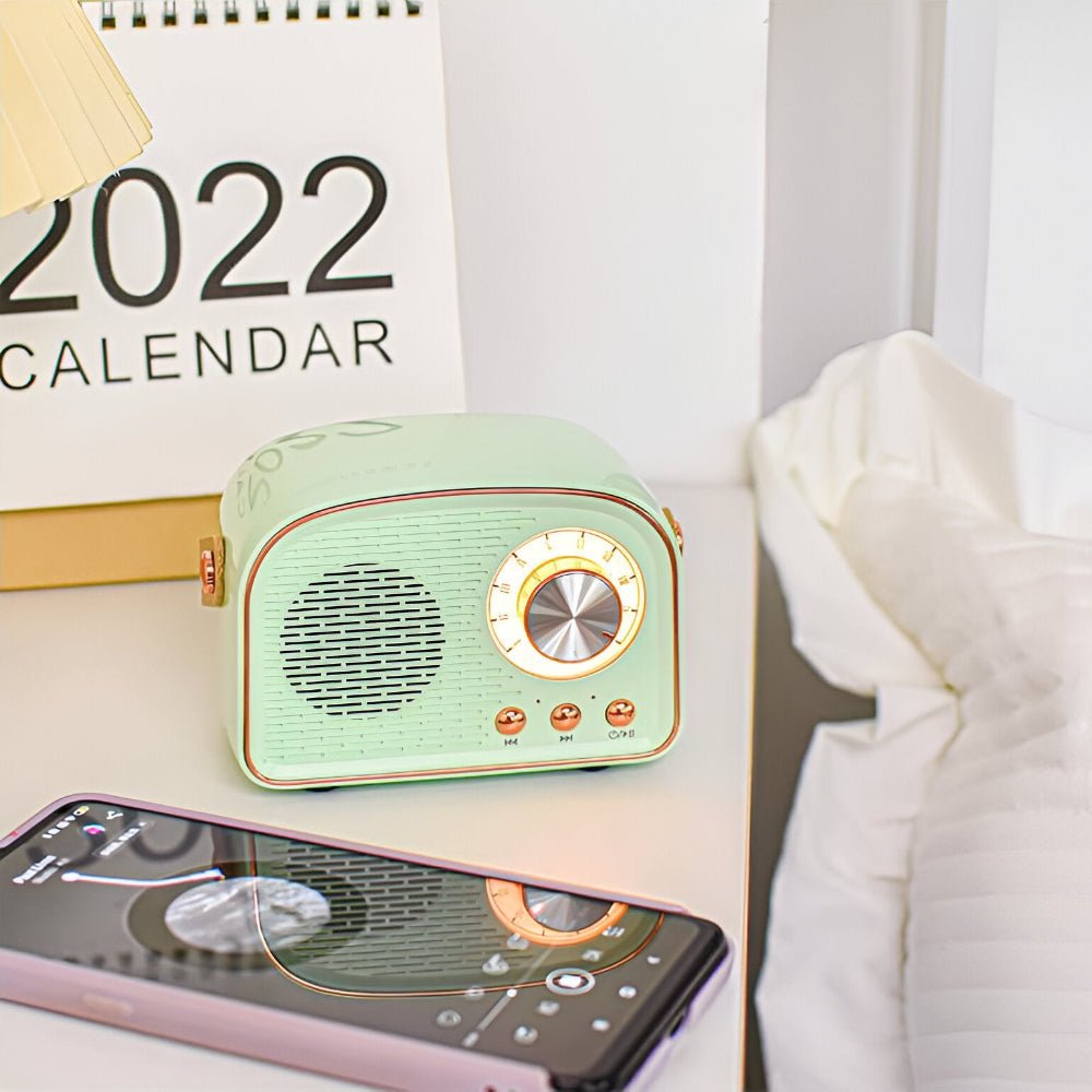 Virelle Maison - Enceinte Bluetooth rétro en plastique finition bois | Virelle Maison