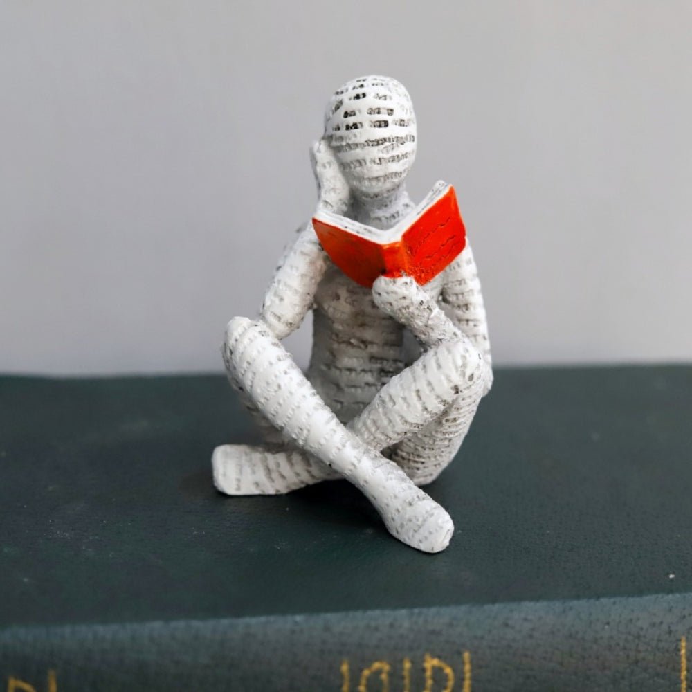 Virelle Maison - Figurine décorative en résine femme lisant