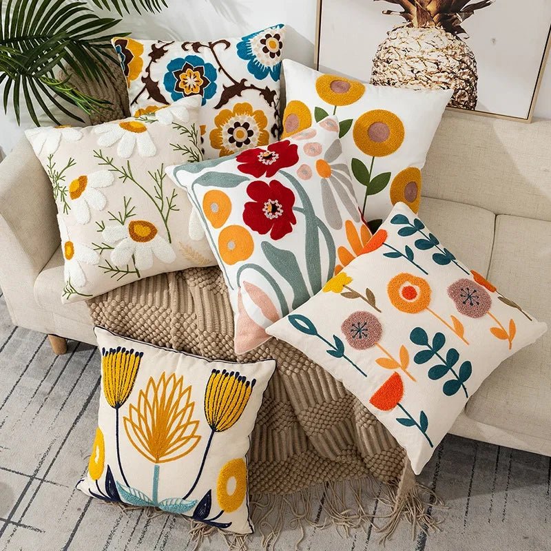 Virelle Maison - Housse de coussin en coton brodé – Motif floral rustique | Virelle Maison