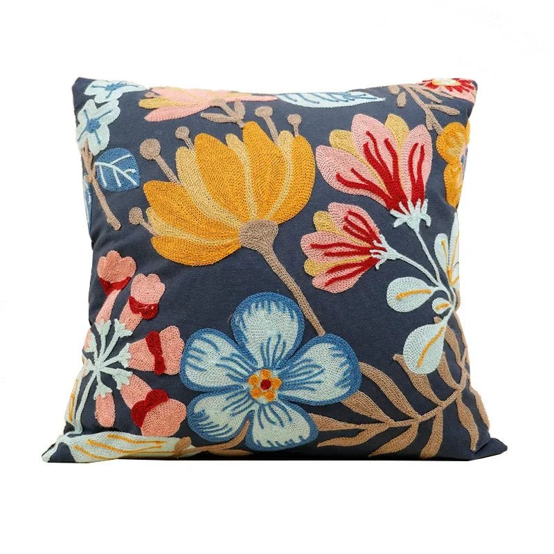 Virelle Maison - Housse de coussin en coton brodé – Motif floral rustique | Virelle Maison