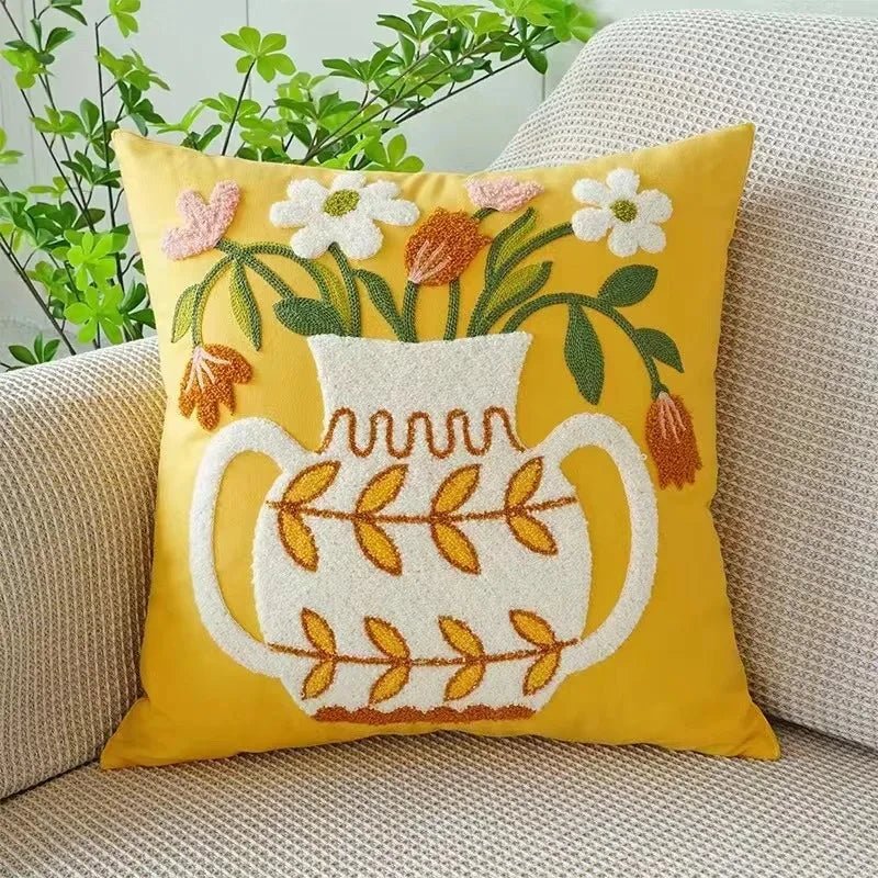 Virelle Maison - Housse de coussin en coton brodé – Motif floral rustique | Virelle Maison