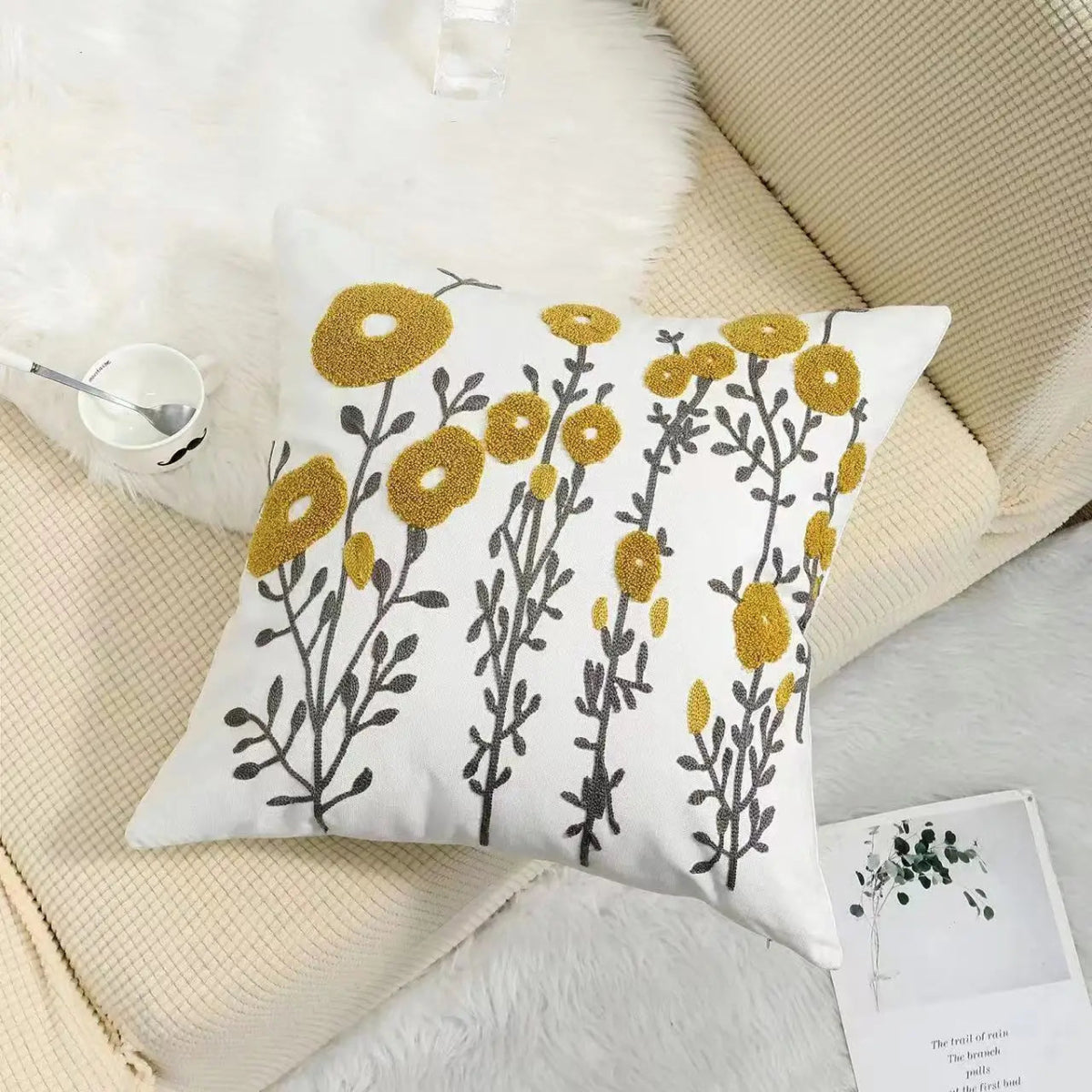Virelle Maison - Housse de coussin en coton brodé – Motif floral rustique | Virelle Maison