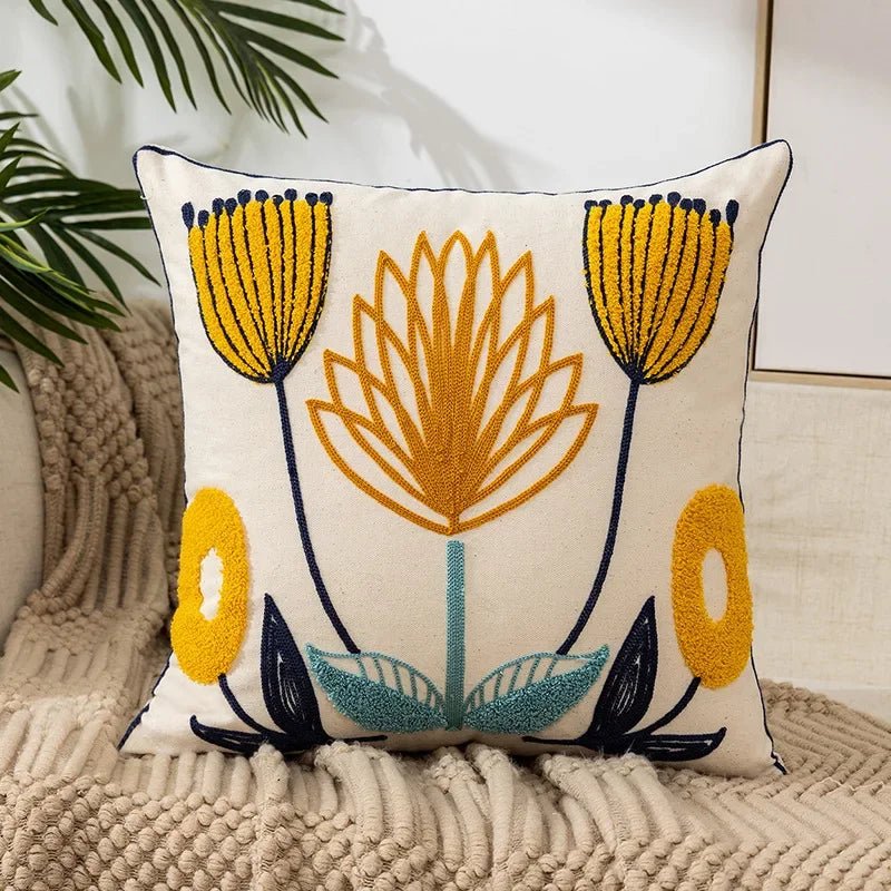 Virelle Maison - Housse de coussin en coton brodé – Motif floral rustique | Virelle Maison