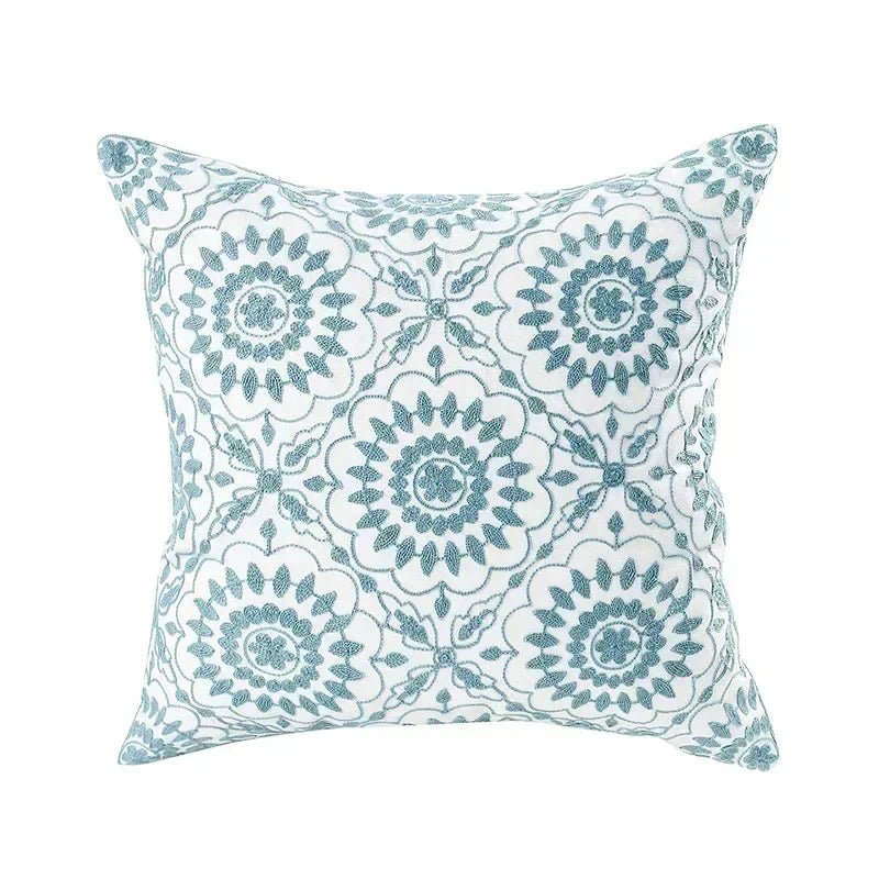 Virelle Maison - Housse de coussin en coton brodé – Motif floral rustique | Virelle Maison