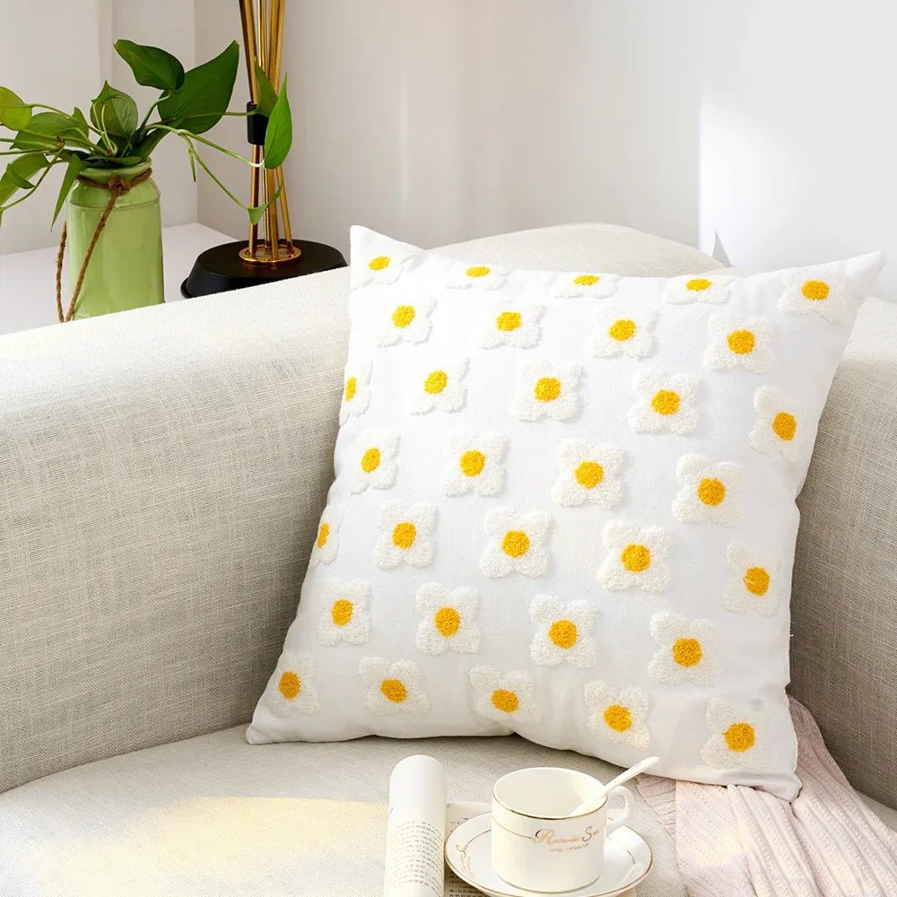 Virelle Maison - Housse de coussin en coton brodé – Motif floral rustique | Virelle Maison