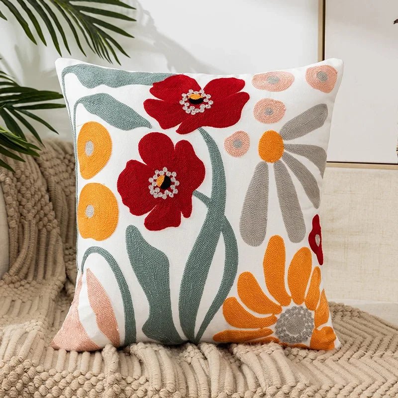 Virelle Maison - Housse de coussin en coton brodé – Motif floral rustique | Virelle Maison