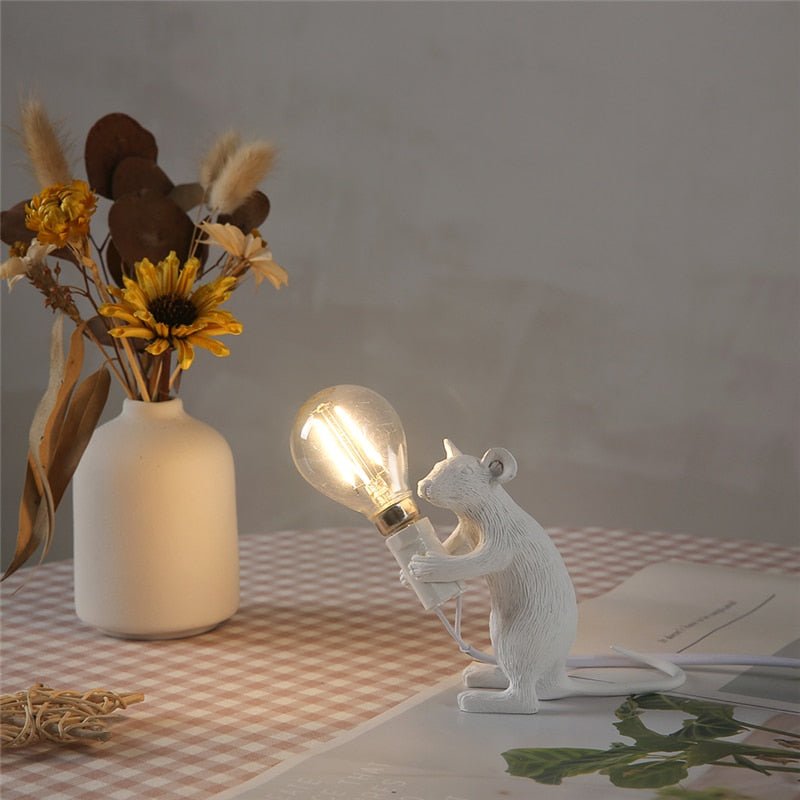 Virelle Maison - Lampe de table décorative en résine en forme de souris avec ampoule LED