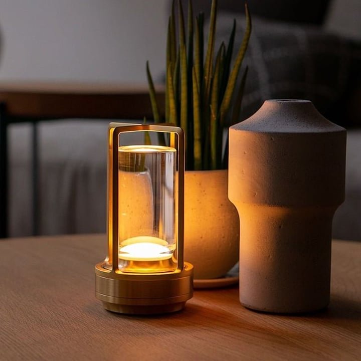 Virelle Maison - Lampe de table dimmable en cristal et métal texturé | Virelle Maison