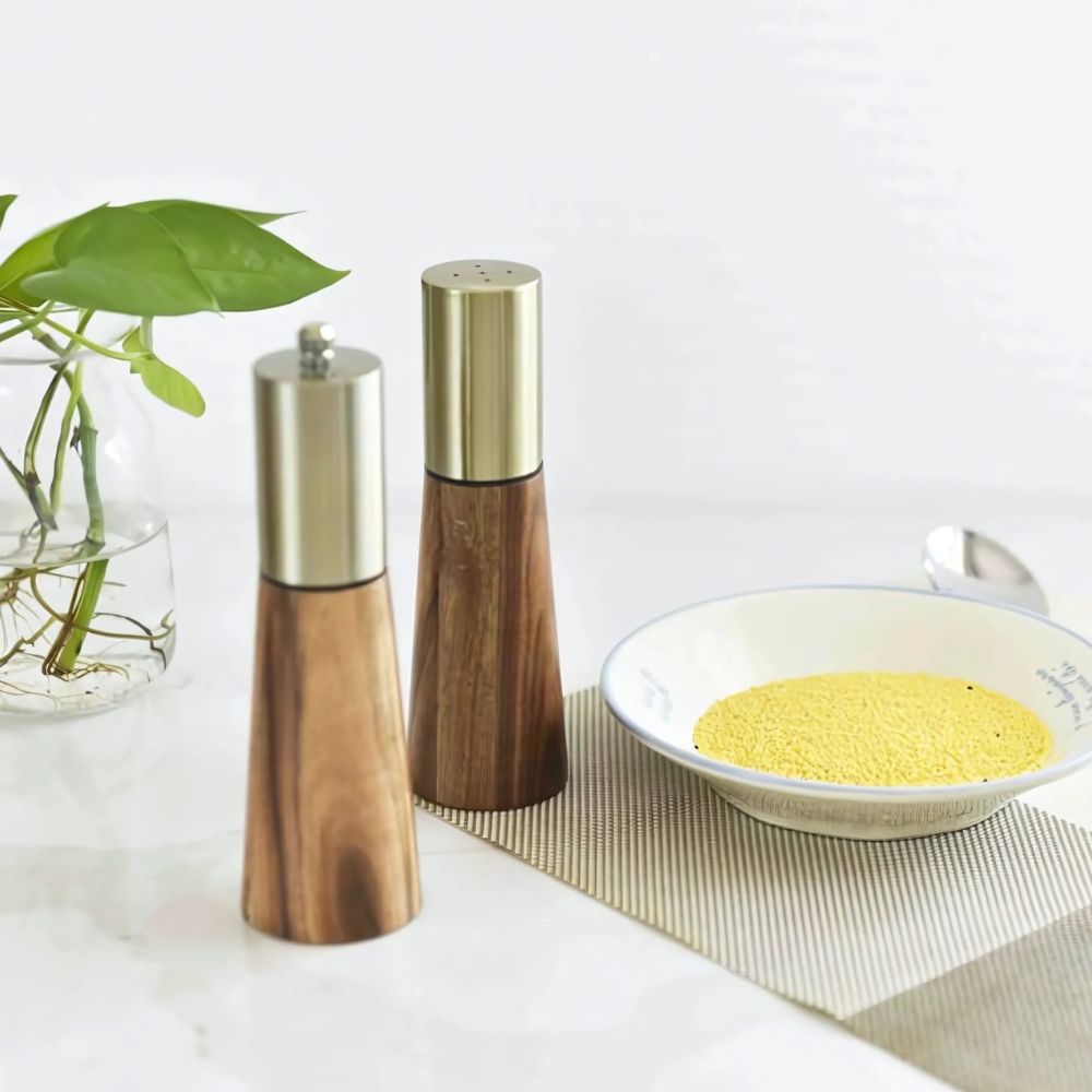 Virelle Maison - Moulin à épices manuel en bois naturel – Finition acier doré | Virelle Maison