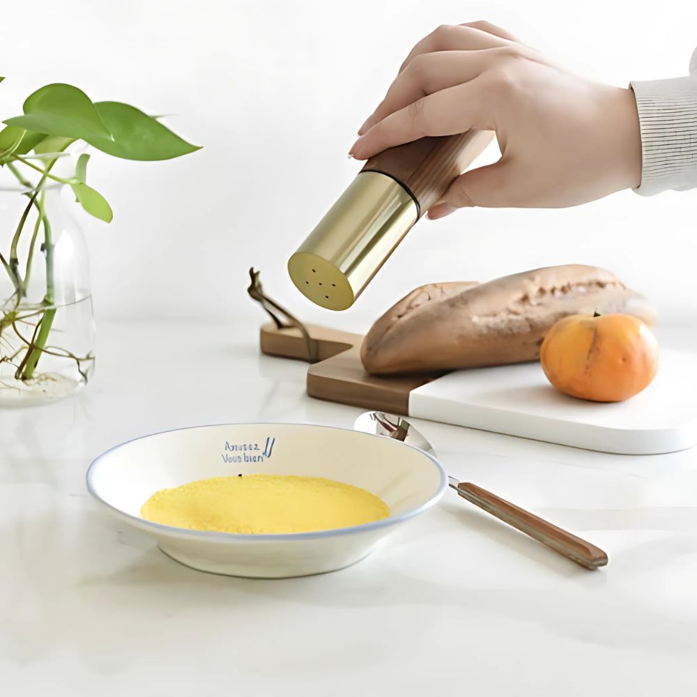 Virelle Maison - Moulin à épices manuel en bois naturel – Finition acier doré | Virelle Maison