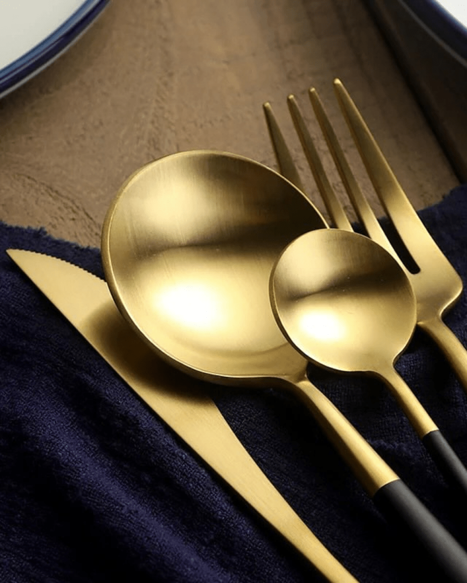 Virelle Maison - Service de couverts en acier noir mat et doré brossé | Virelle Maison
