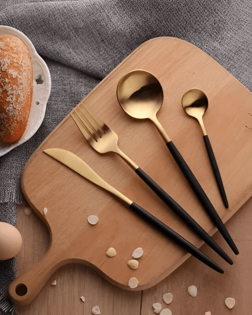 Virelle Maison - Service de couverts en acier noir mat et doré brossé | Virelle Maison