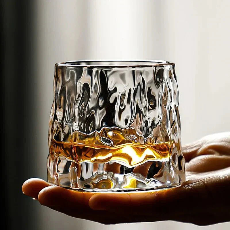 Verre à whisky texturé rotatif en verre soufflé | Virelle Maison